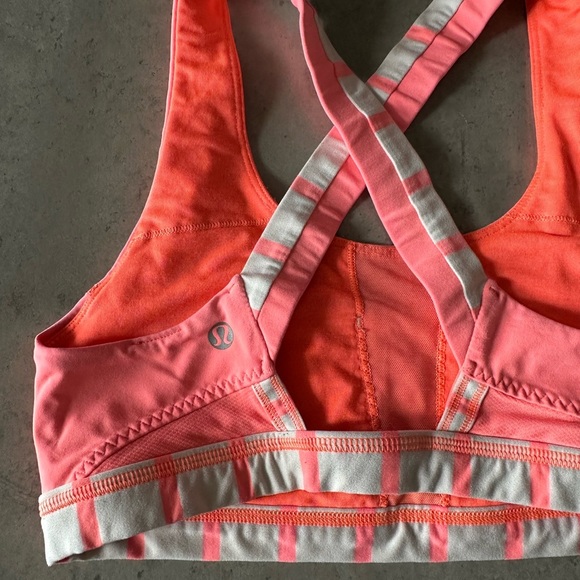 Lululemon Women's Pink Sports Bra - Picture 4 of 4